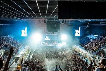 Maluma se conquista al público grancanario con un espectáculo de energía y efectos pirotécnicos (Foto TA)